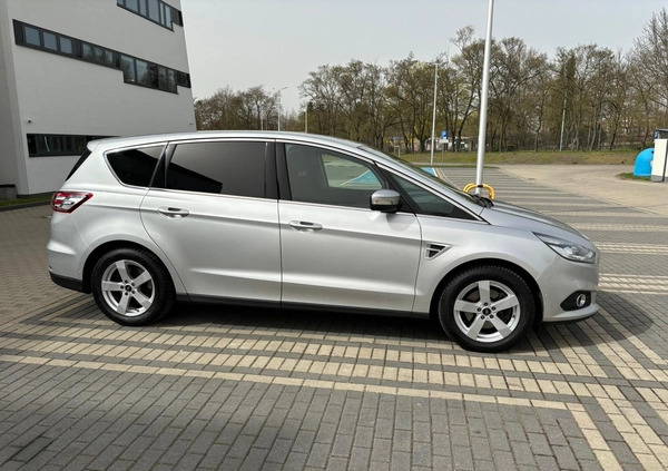 Ford S-Max cena 49900 przebieg: 235000, rok produkcji 2015 z Szczecin małe 781